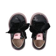 Sneakers bambina con stelle e lacci in velluto