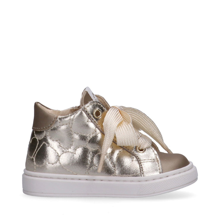 Sneakers da bambina con cuori ricamati e zip interna