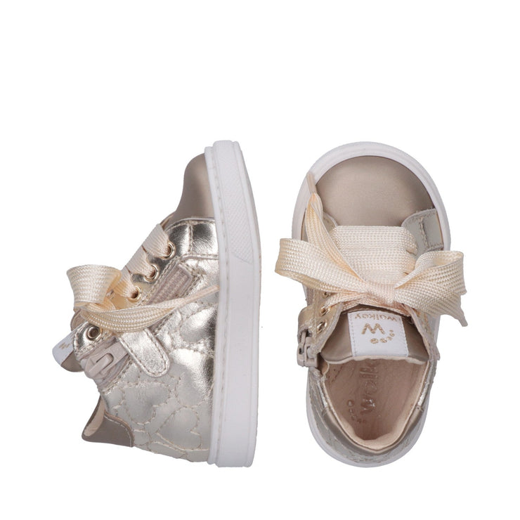 Sneakers da bambina con cuori ricamati e zip interna