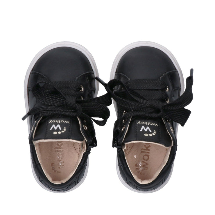 Sneakers da bambina con cuori ricamati e zip interna