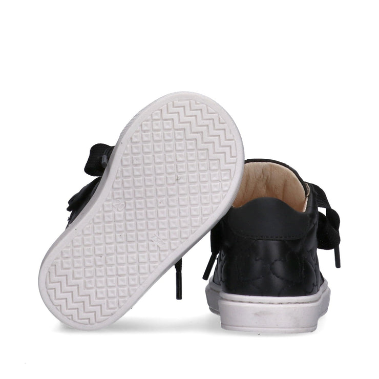 Sneakers da bambina con cuori ricamati e zip interna