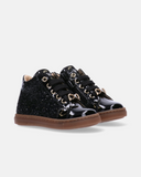Sneakers bambina in vernice con glitter e fiocco gioiello
