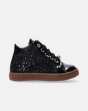 Sneakers bambina in vernice con glitter e fiocco gioiello