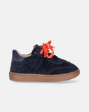 Sneakers da bambino con lacci colorati