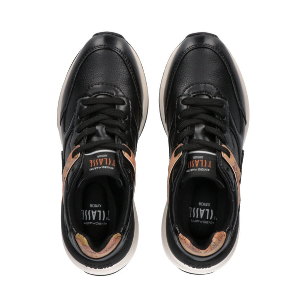 Sneakers con inserto laterale e dettaglio dorato