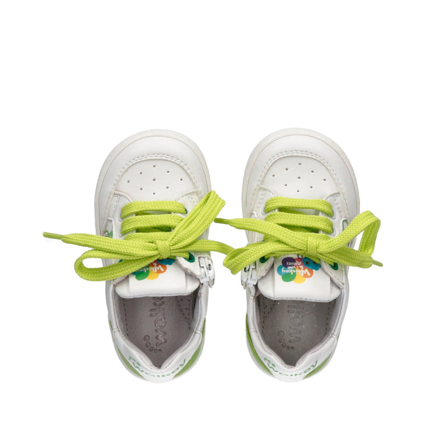 Sneakers da bambino con lacci colorati