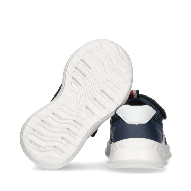 Sneakers slip on con fascia laterale iconica