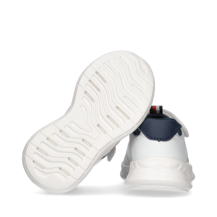 Sneakers slip on con fascia laterale iconica