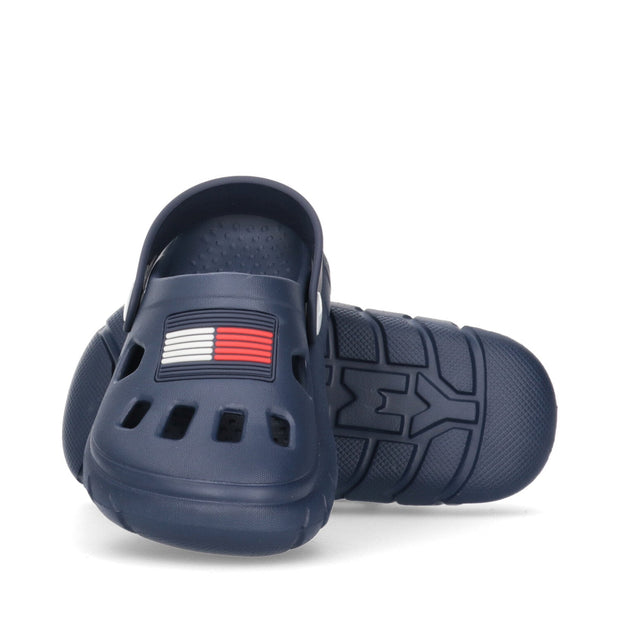 Rubber sandals with rear strap