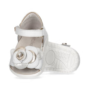 Girl's sandals with flower on the front