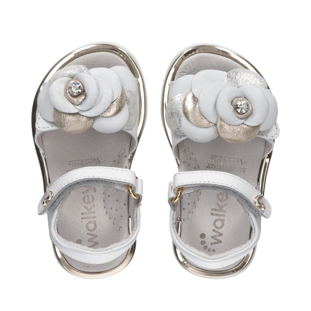 Girl's sandals with flower on the front