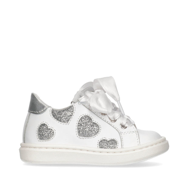 Girl's sneakers with glitter hearts