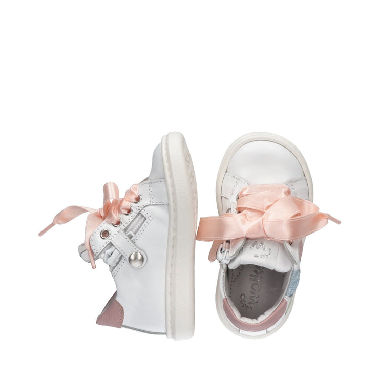 Sneakers da bambina con cuori in glitter