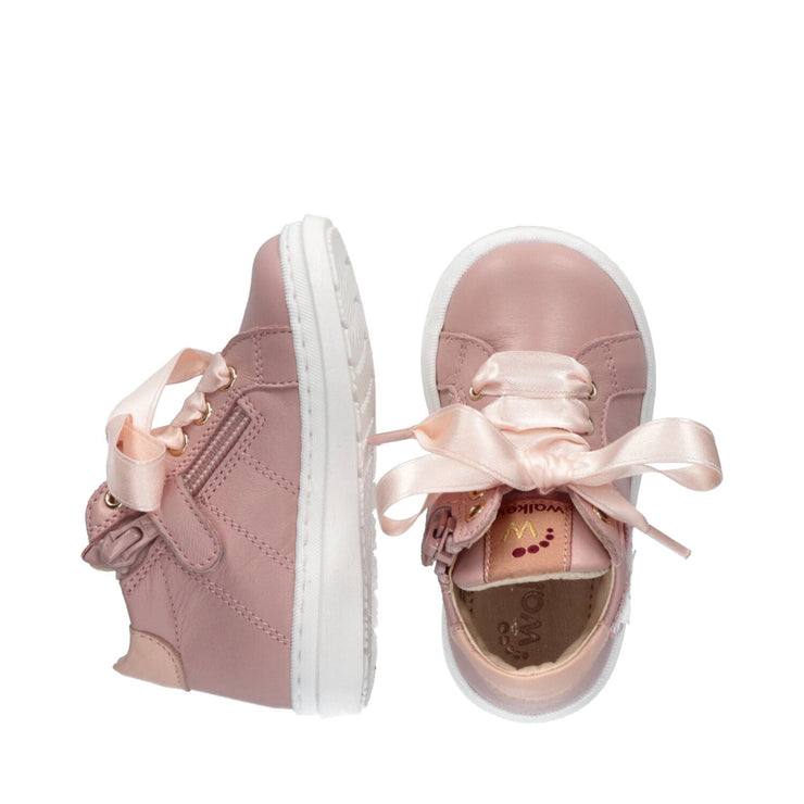 Sneakers da bambina con lacci in raso e orsetto