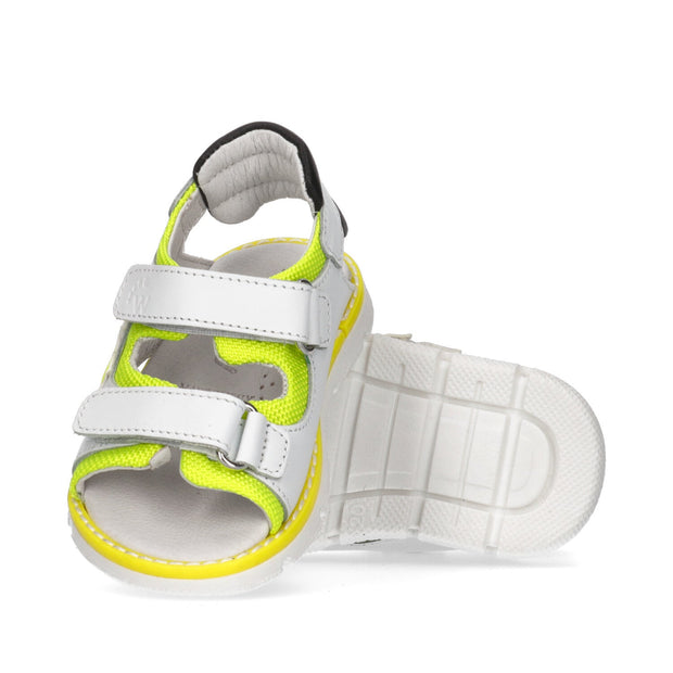 Children's sandals with contrasting details