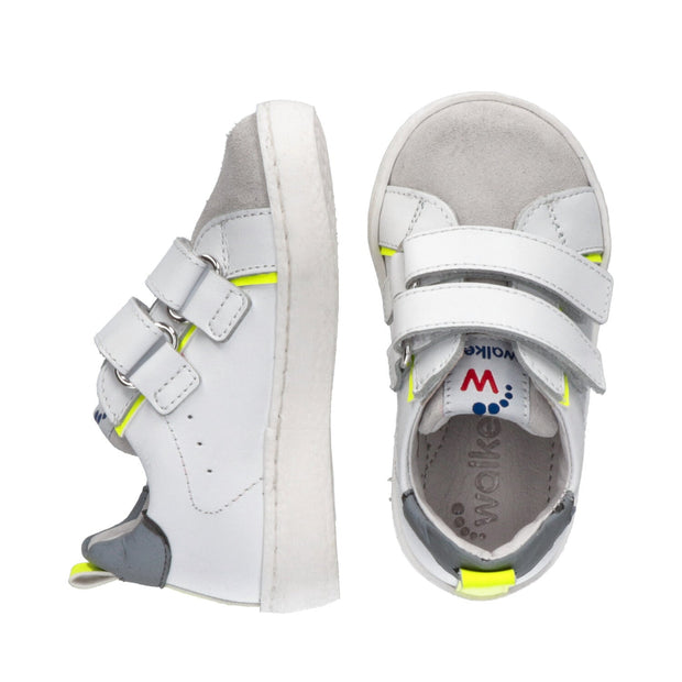 Children's sneakers with contrasting inserts