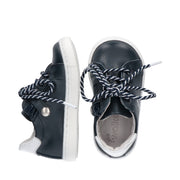 Children's sneakers with nautical style laces