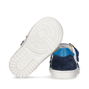 Children's sneakers with velcro closure
